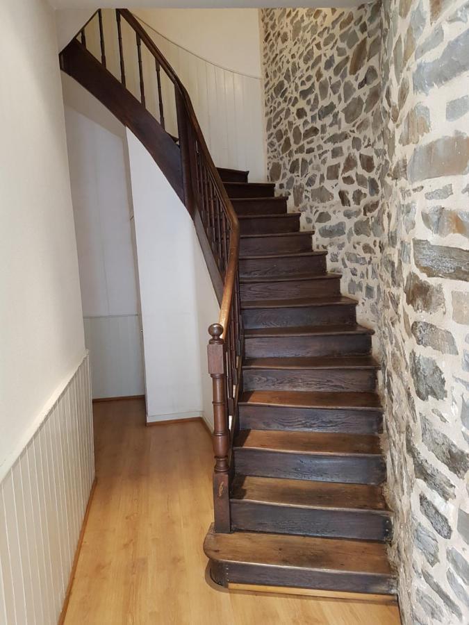 Bel Appartement, Bien Equipe Et Confortable Dans Le Centre Historique Fougeres Bagian luar foto