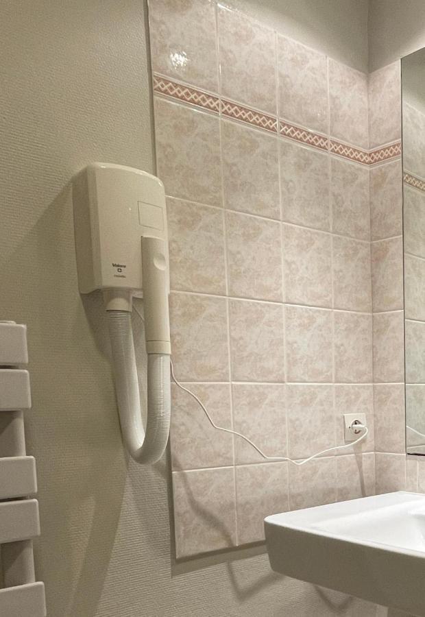 Bel Appartement, Bien Equipe Et Confortable Dans Le Centre Historique Fougeres Bagian luar foto